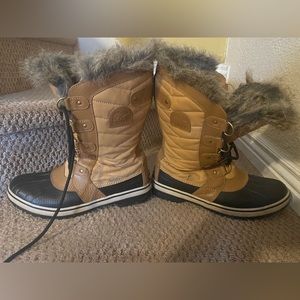 Women’s Sorel winter boots - size 9.5